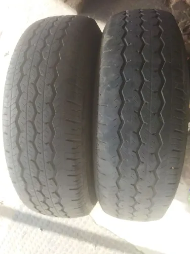 Vende-se 2 pneus aro 16 225/75R16