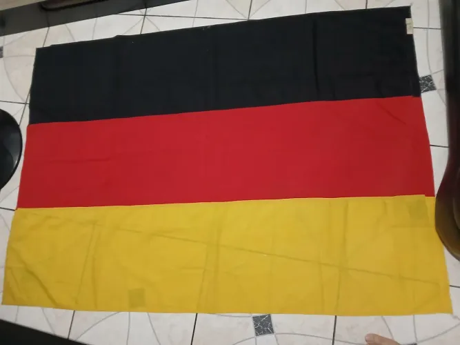 Bandeira dos países Alemanha e Canadá ? 