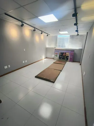 Sala comercial para venda no Shopping Mont Serrat