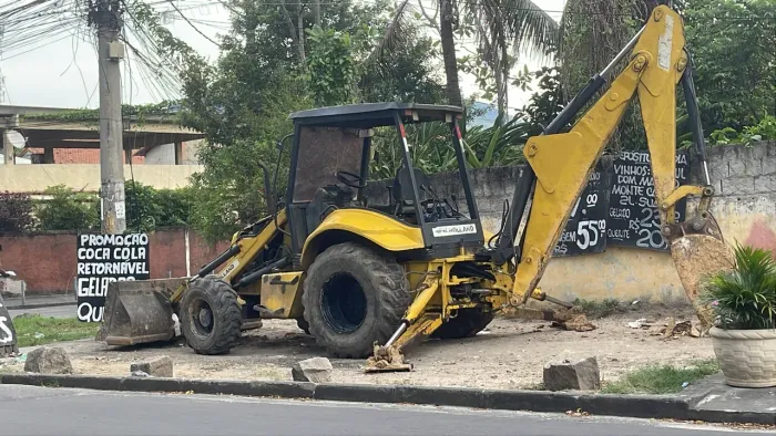 Retroescavadeira ano 2008