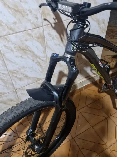 Rock shox yari rc 29 150mm 2018 tapered com 20 centímetros de espiga, eixo 15 110