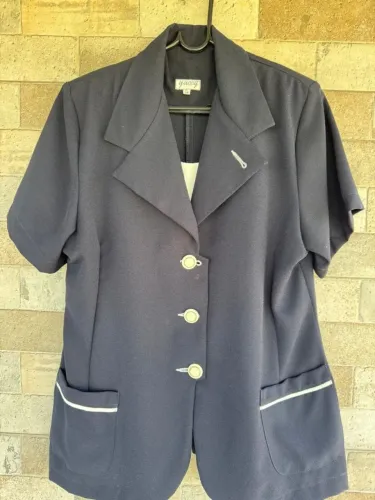 Blazer manga curta Yuccy com falso colete bege tamanho 48