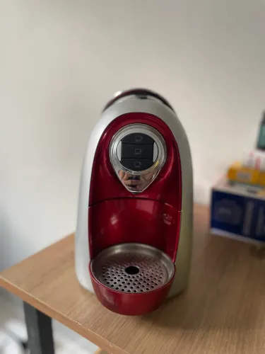 Vendo cafeteira 3 corações cápsulas