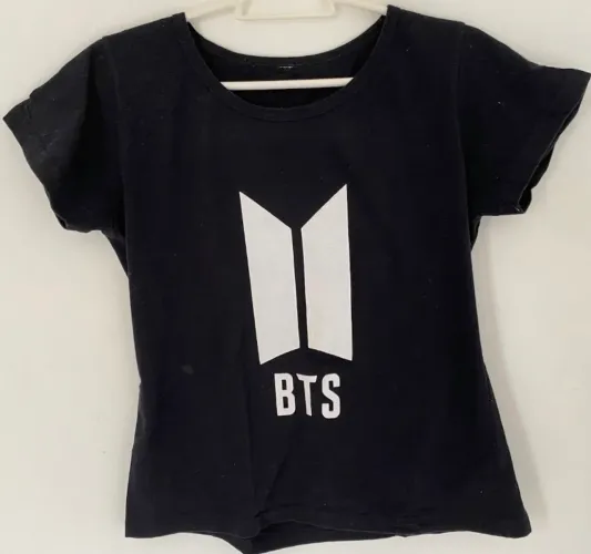 camiseta BTS preta p