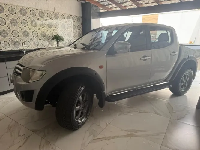 Mitsubishi L200 Triton GLS 3.2 CD TB Int.diesel MEC 2013