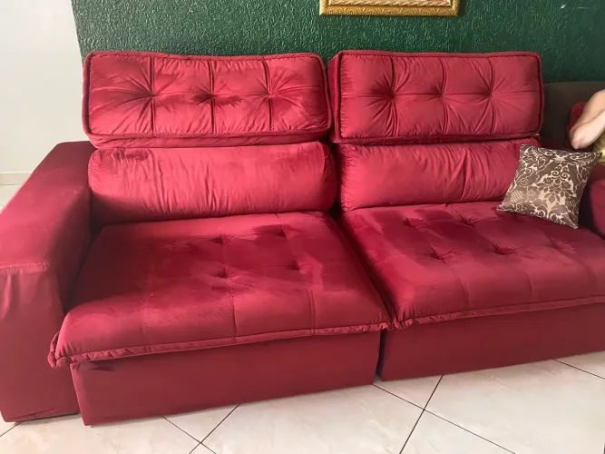 Sofá vinho elegante 