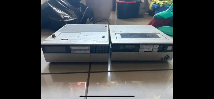 Vídeo cassete JVC duplo