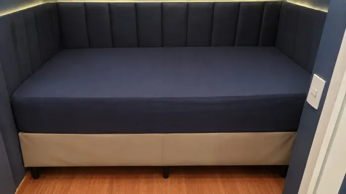Box cama solteiro 188 x 88 usado com pequena varia