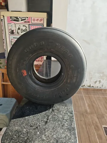 Pneu Avião usado