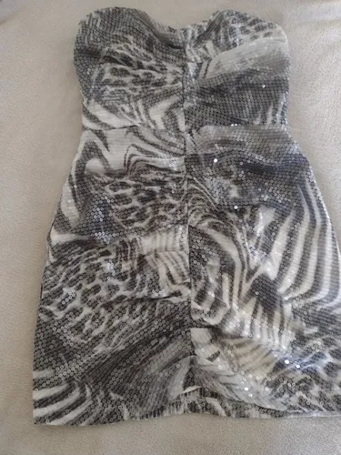 Vestido animal print paetê