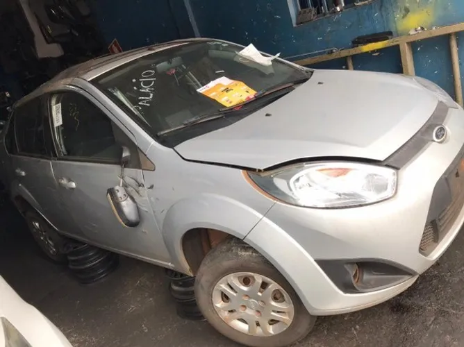 Sucata  Ford / Fiesta  Sedan 1.6 flex 2014/2014 para venda de peças 