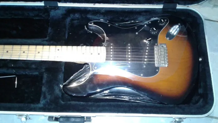 Guitarra Fender American Special