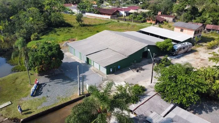 Linda área de frente ao rio Palmital