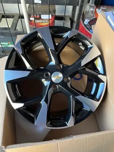 Roda Montana 2023 aro 17 Black diamantada.