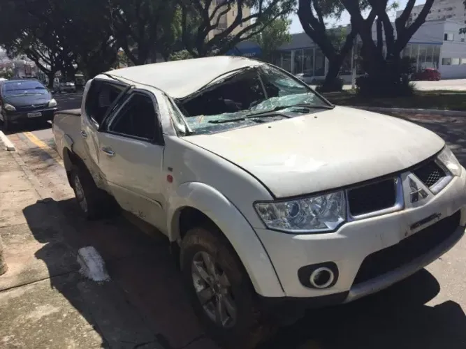 Mitsubishi L200 Triton HPE 3.2 Aut. Diesel 2014 (Sucata)
