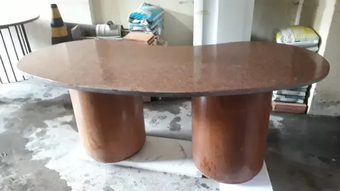 Vendo tampo de mesa de granito Vermelho Brasília 3cm de espessura em excelente estado