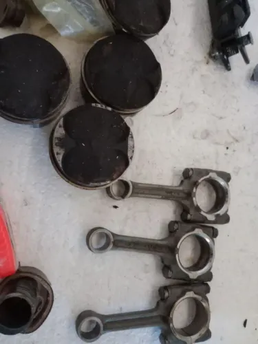 Pistão e biela Hornet 600