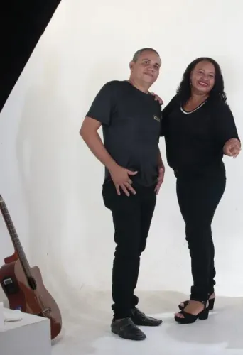 Voz e violão/ música  ao vivo 