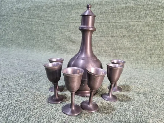 Conjuto de licoreira com 6 cálices de estanho EMEL
