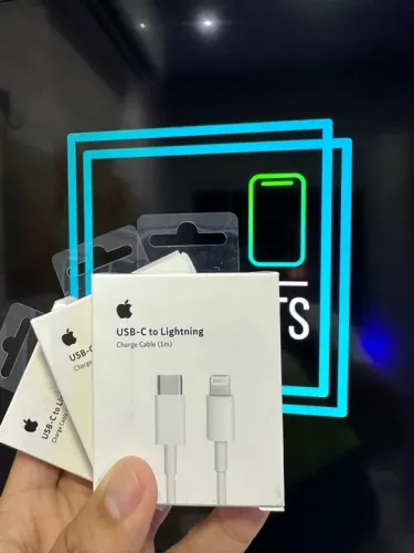 CARREGADOR TIPO USB E USB - C / DISPONÍVEL A PRONTA ENTREGA.