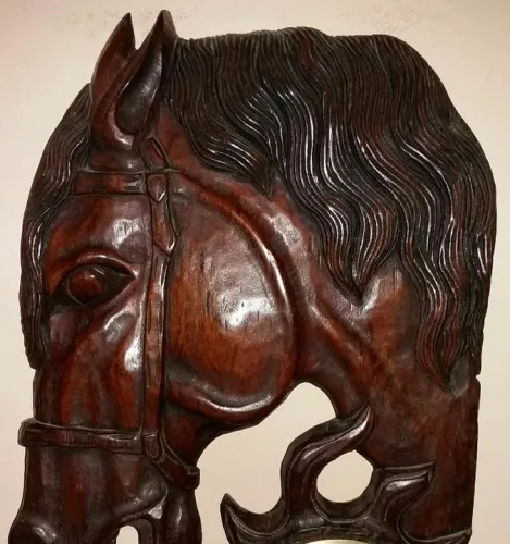 Cabeça de Cavalo em Madeira Maciça