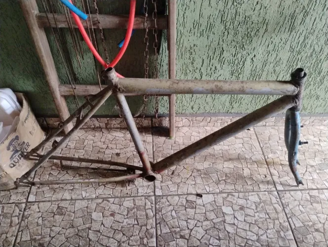 Quadro com garfo e pezinho usado 