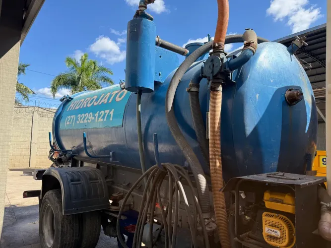 Equipamento. Limpa fossa. Tanque. Bomba. Completo