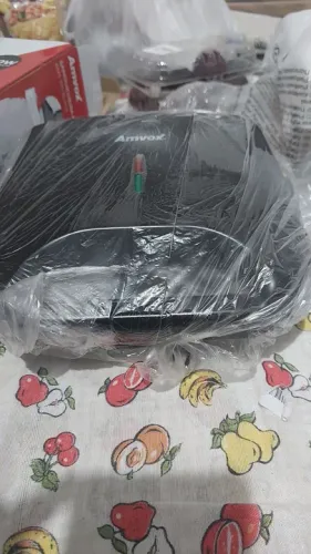 Grill e sanduicheira amvox 220V semi nova