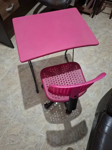 Mesa.e.cadeira de.escritorio rosa