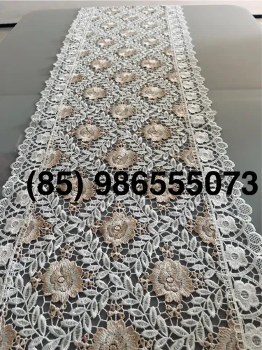 Caminho de mesa novo de renda 