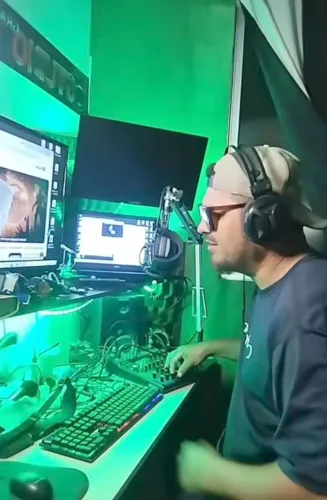 Gravação de vinhetas, propagandas,mensagens ao vivo.