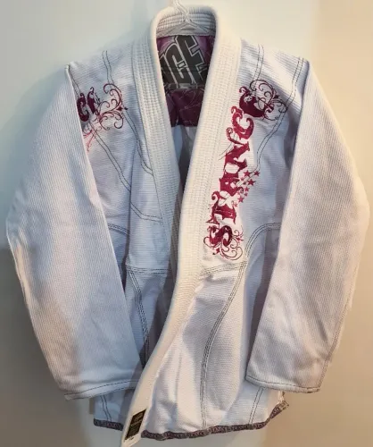 Kimono jiu jitsu feminino branco F3