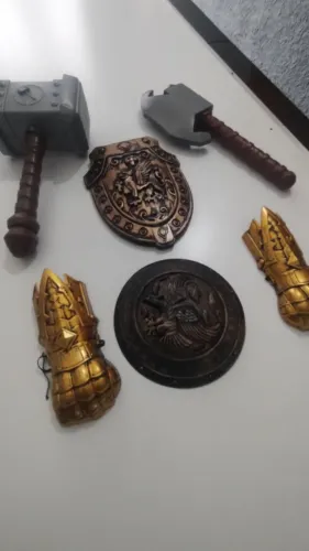 Kit Medieval Infantil - Martelo, Machado, Escudos e Manoplas