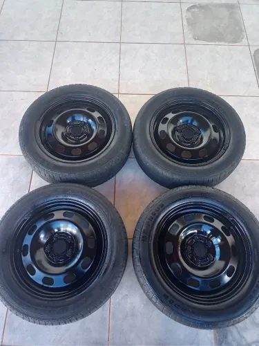 Jogo de roda aro 15 com pneu remold