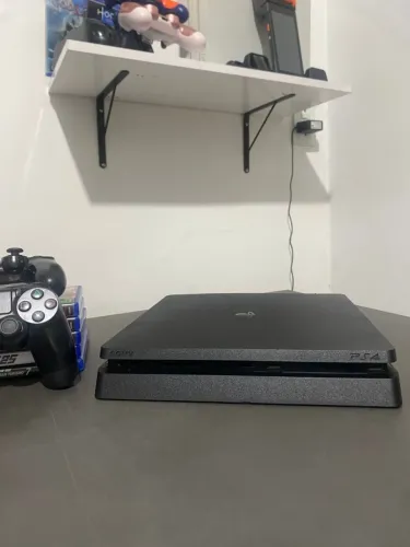 PS4 PlayStation 4 Slim 1TB com 2 Controles E garantia