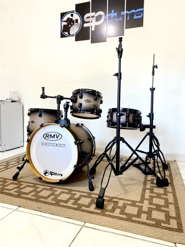 Bateria Rmv Compass Profissional Compacta Bumbo 18 Polegadas Com Ferragens 