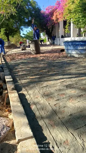 Calçamento e meio fio de piso intertravado  de 20