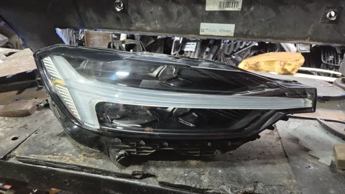 Farol volvo xc60 2023 2024 Original ld