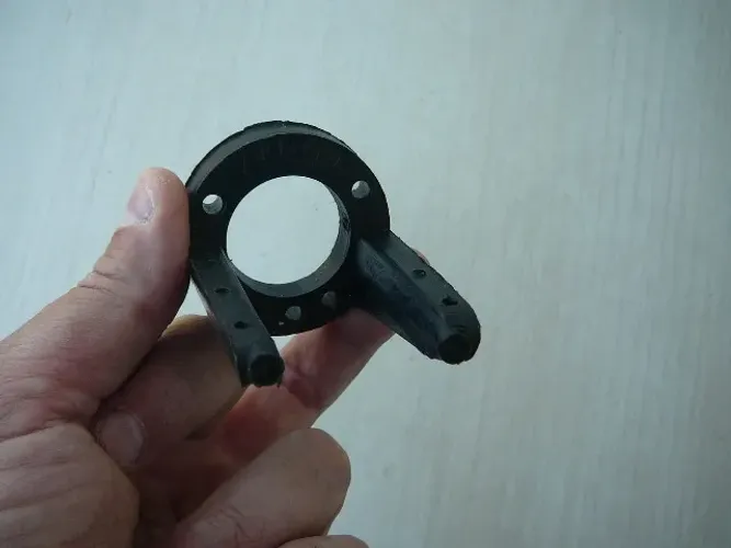 Montante para motor de aeromodelo