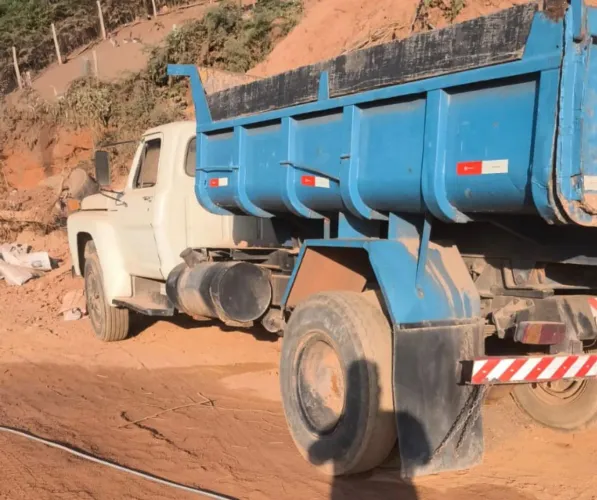 Caminhão de terra limpa