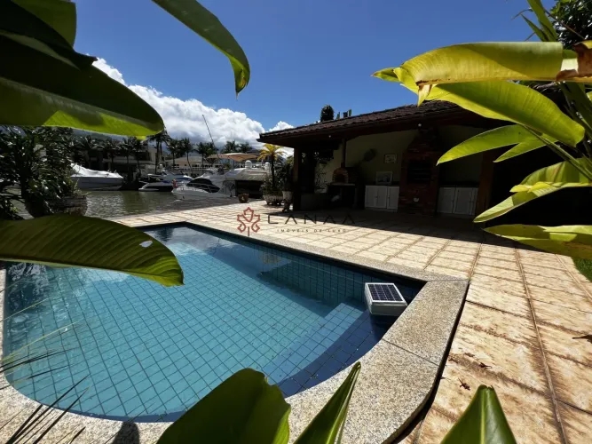 Casa de canal no condomínio do Frade com vaga de lancha, 3 quartos