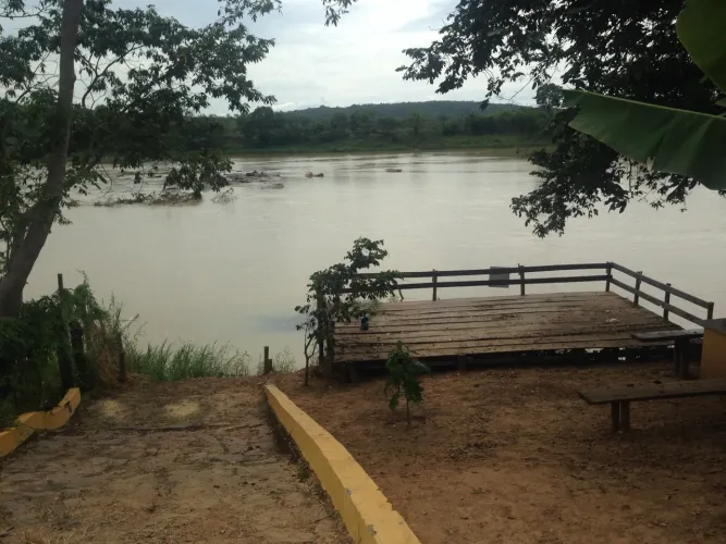 Rancho July campos as margens do rio São Francisco 