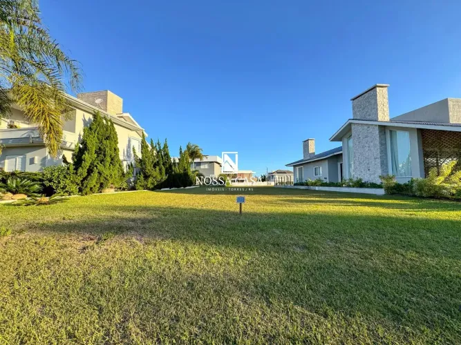 Terreno amplo de 480 M² no condomínio Ocean Side em Torres