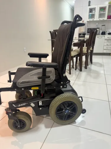 Cadeira de rodas motorizada