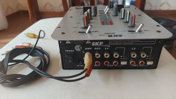 Mixer de Áudio SKP 2 Canais