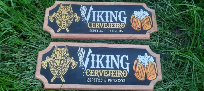 Placas decorativas Entalhadas em Madeira de Lei 