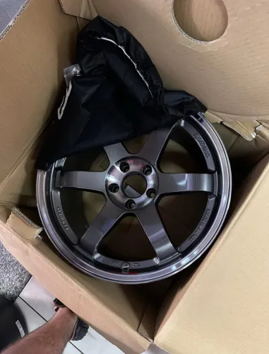 Rodas Rays te37 original aro 18 , ofsete 18 , tala 11? , furacão 5x114.   