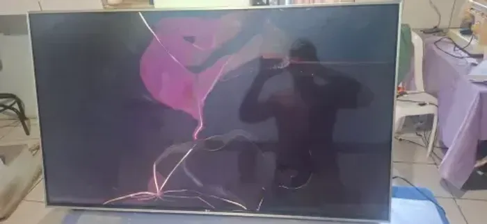 Tv lg49 polegadas. Tela quebrada