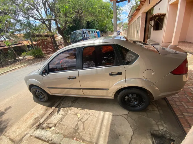 Ford Fiesta Sedan 1.0 8V Flex 4P 2008