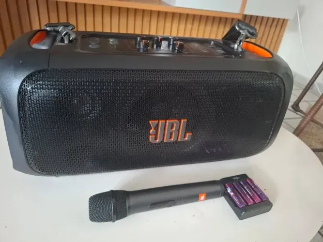JBL PartyBox On-the-Go Essential c/ microfone (Vendo ou Troco)